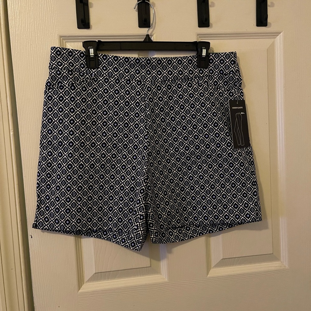 Briggs New York Women's Diamond Patterned Shorts - Black and White